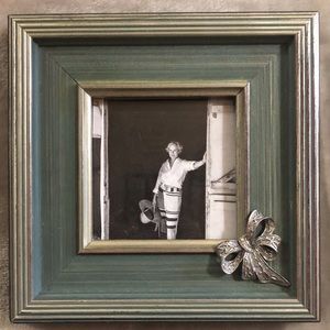 Elegant and Sophisticated Picture Frame with Silver Bow Accent